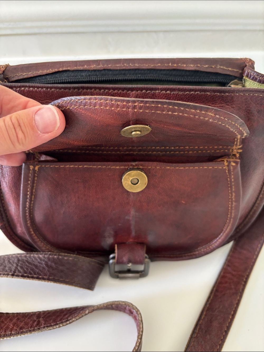 Vintage-Style Brown Leather Crossbody Bag - Picture 4 of 8